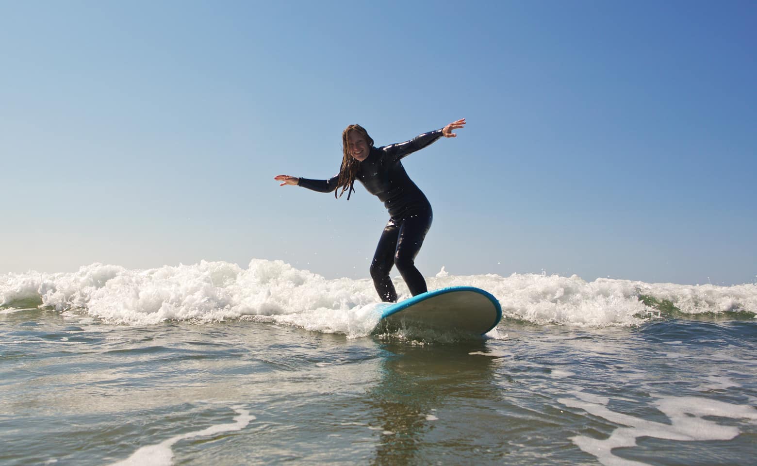 martinique beach surfing